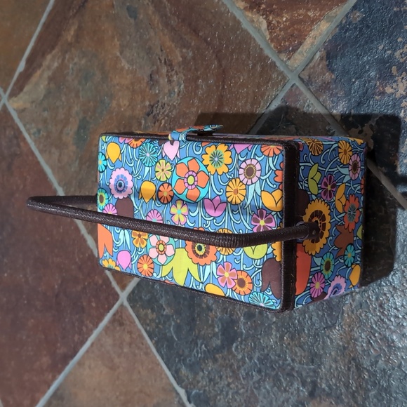 Vintage Hippie Boho Floral sewing basket with supplies - Picture 3 of 11